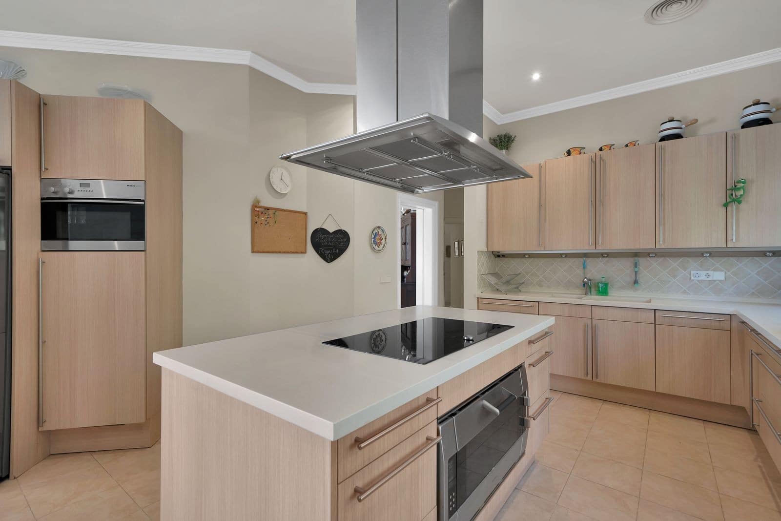 7 bedroom Villa for sale in Nueva Andalucia with pool garage - € 5,595,000 (Ref: 9582468)