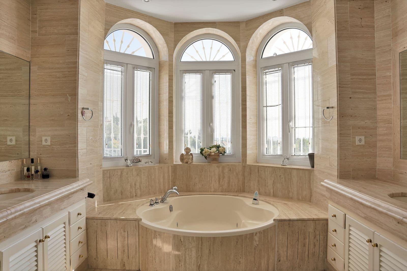 7 bedroom Villa for sale in Nueva Andalucia with pool garage - € 5,595,000 (Ref: 9582468)