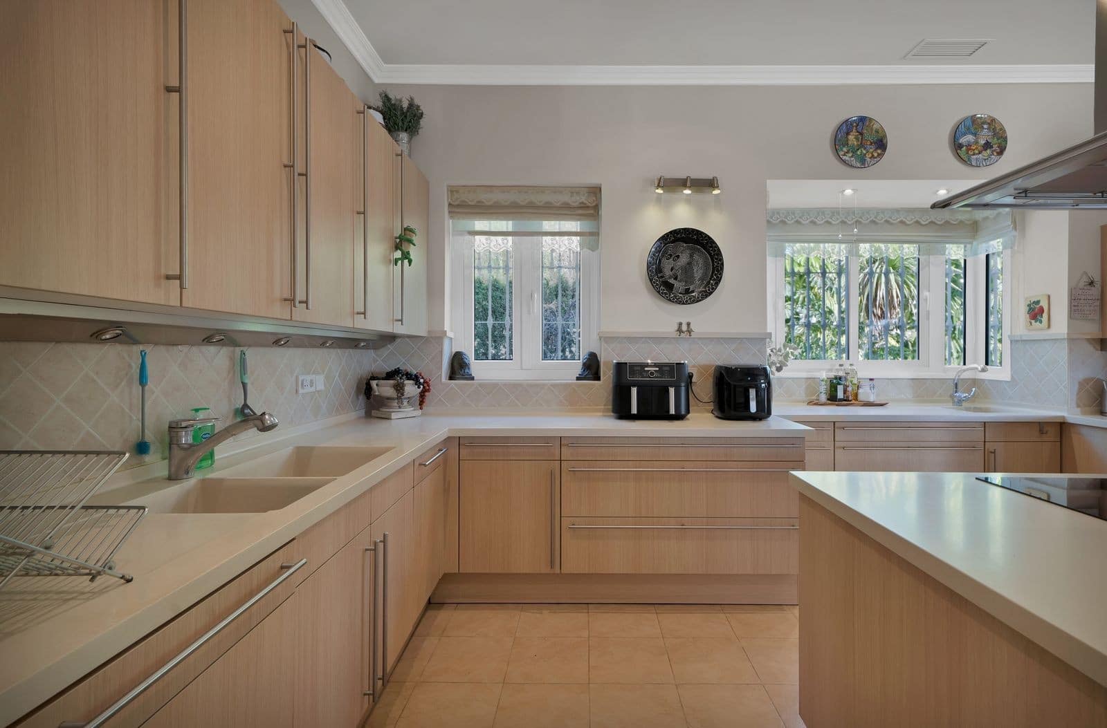 7 bedroom Villa for sale in Nueva Andalucia with pool garage - € 5,595,000 (Ref: 9582468)