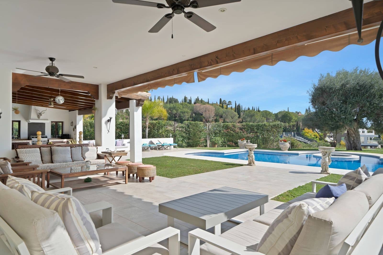7 sovrum Villa till salu i Nueva Andalucia med pool garage - 5 595 000 € (Ref: 9582468)