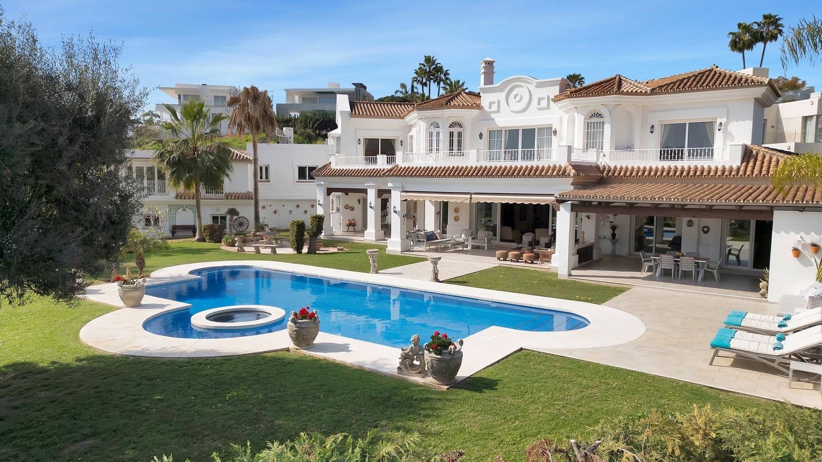 7 sovrum Villa till salu i Nueva Andalucia med pool garage - 5 595 000 € (Ref: 9582468)