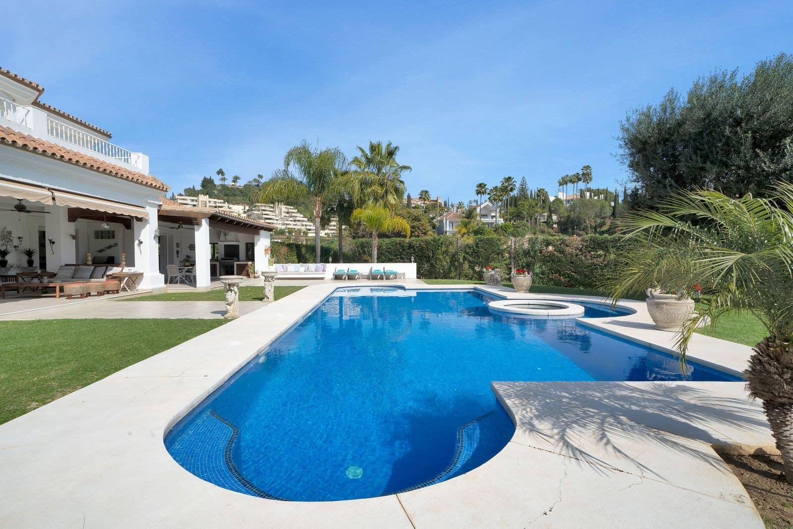 7 sovrum Villa till salu i Nueva Andalucia med pool garage - 5 595 000 € (Ref: 9582468)