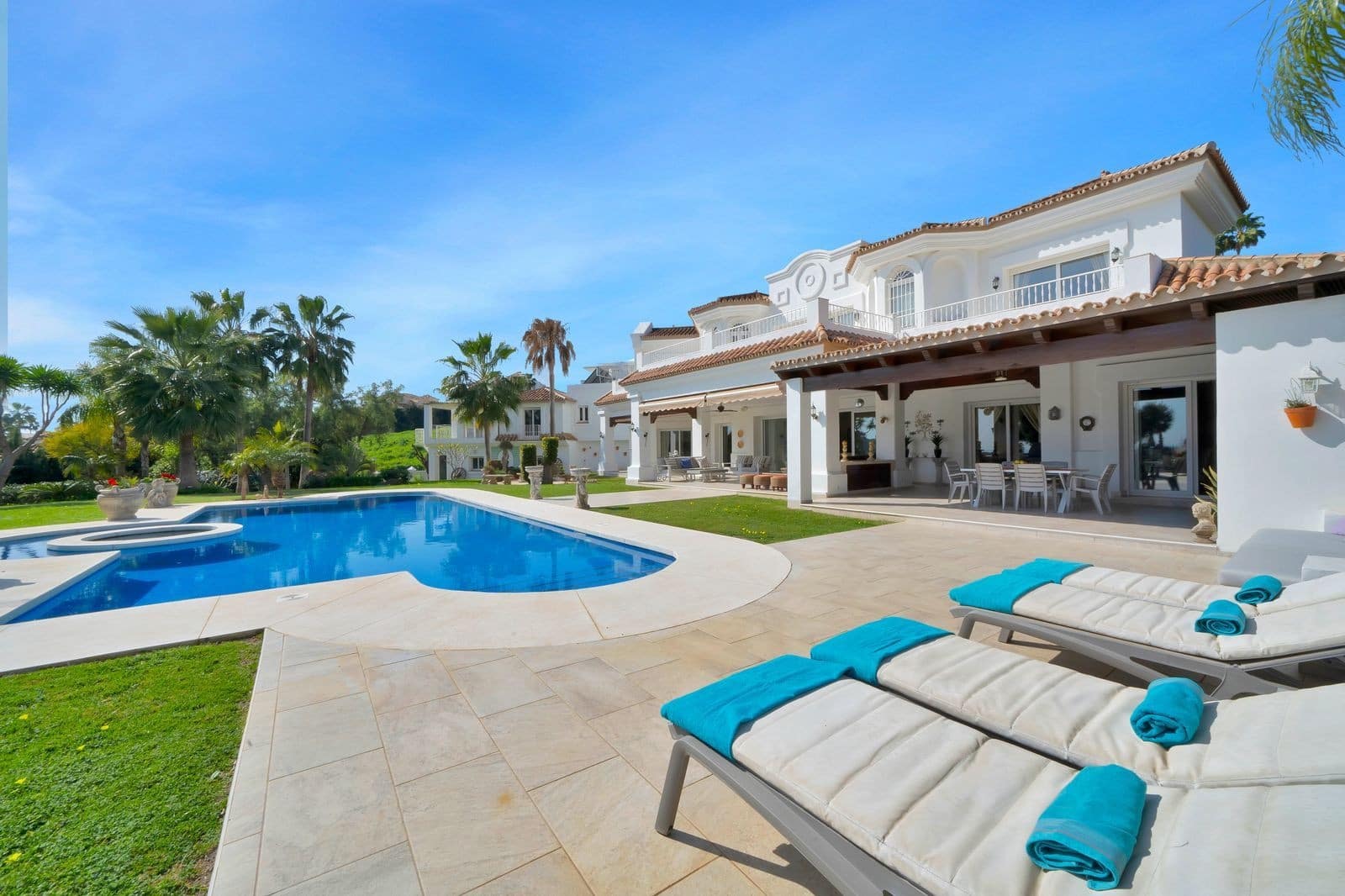 7 sovrum Villa till salu i Nueva Andalucia med pool garage - 5 595 000 € (Ref: 9582468)