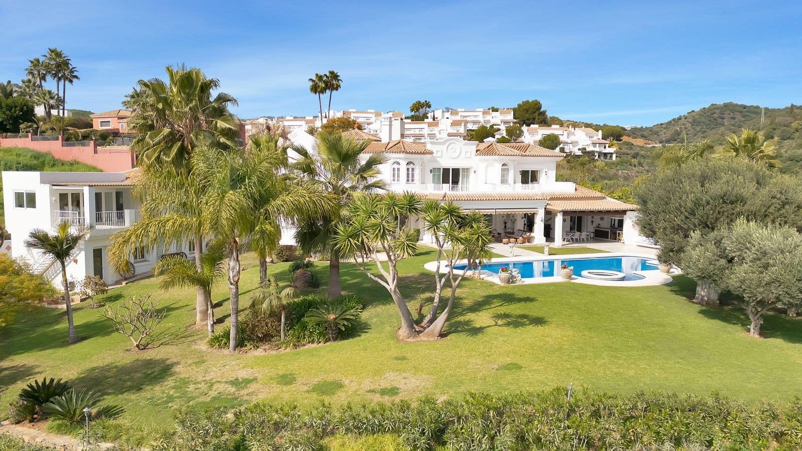 7 sovrum Villa till salu i Nueva Andalucia med pool garage - 5 595 000 € (Ref: 9582468)