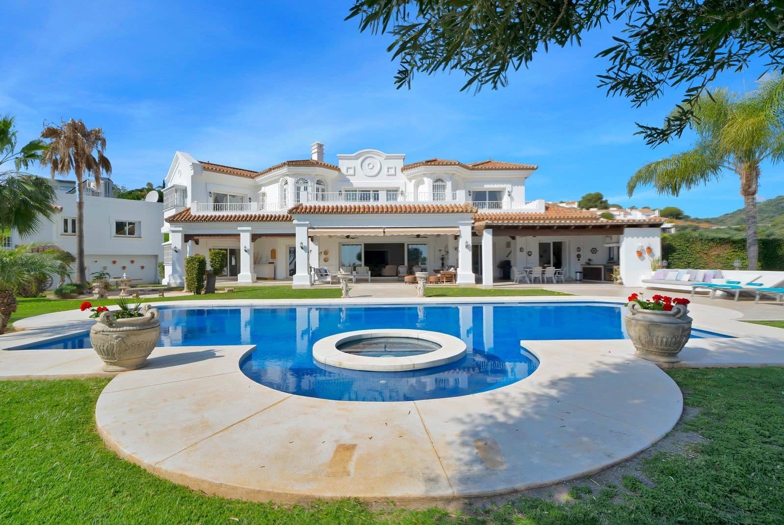 7 sovrum Villa till salu i Nueva Andalucia med pool garage - 5 595 000 € (Ref: 9582468)