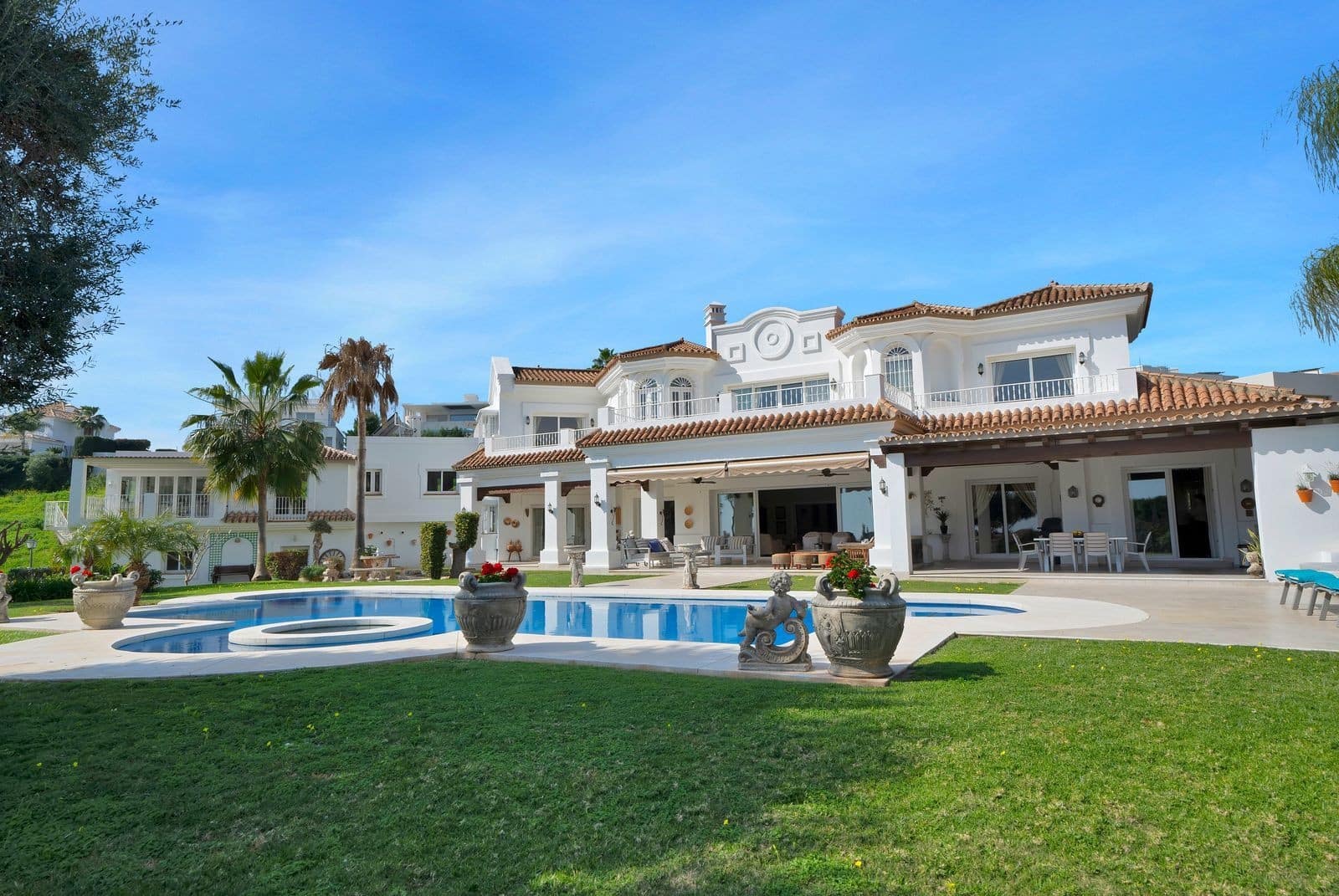 7 sovrum Villa till salu i Nueva Andalucia med pool garage - 5 595 000 € (Ref: 9582468)
