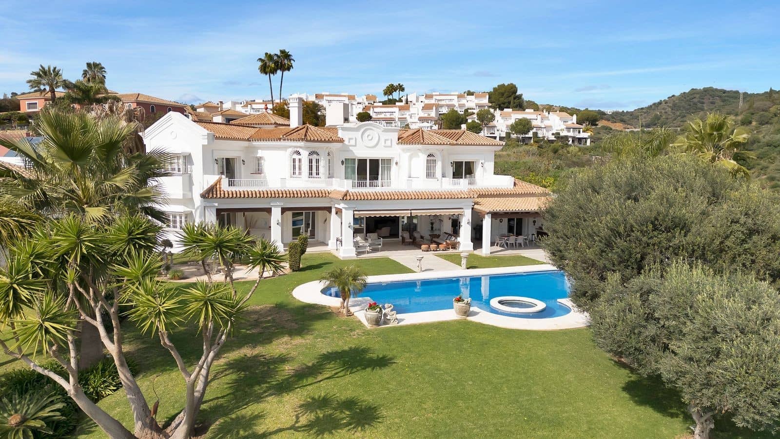 7 sovrum Villa till salu i Nueva Andalucia med pool garage - 5 595 000 € (Ref: 9582468)