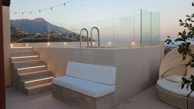 3 quarto Penthouse para venda em La Quinta, Benahavís com piscina garagem - 1 595 000 € (Ref: 9582469)