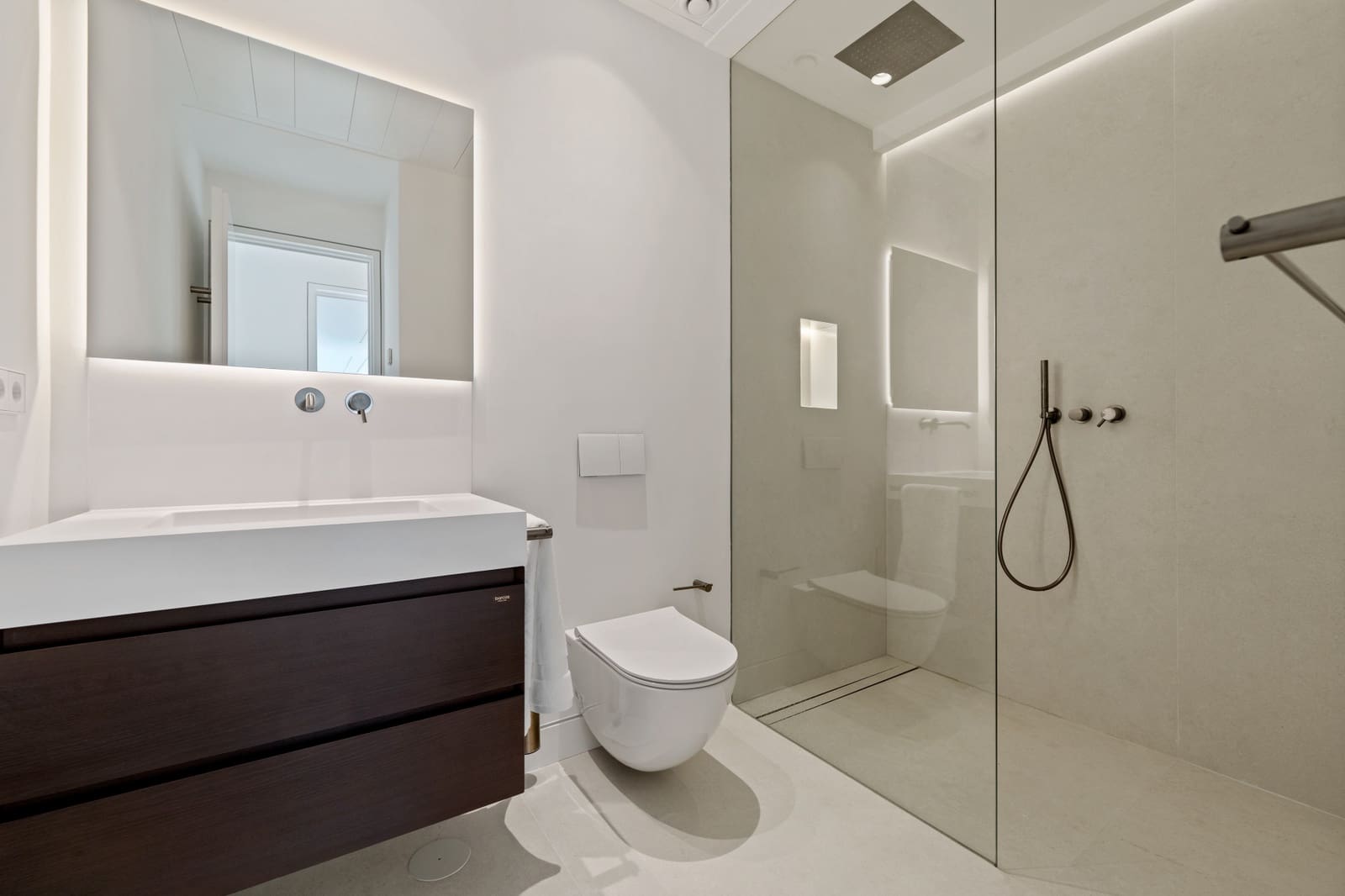 6 soverom Villa til salgs i La Quinta med svømmebasseng garasje - € 7 450 000 (Ref: 9585985)