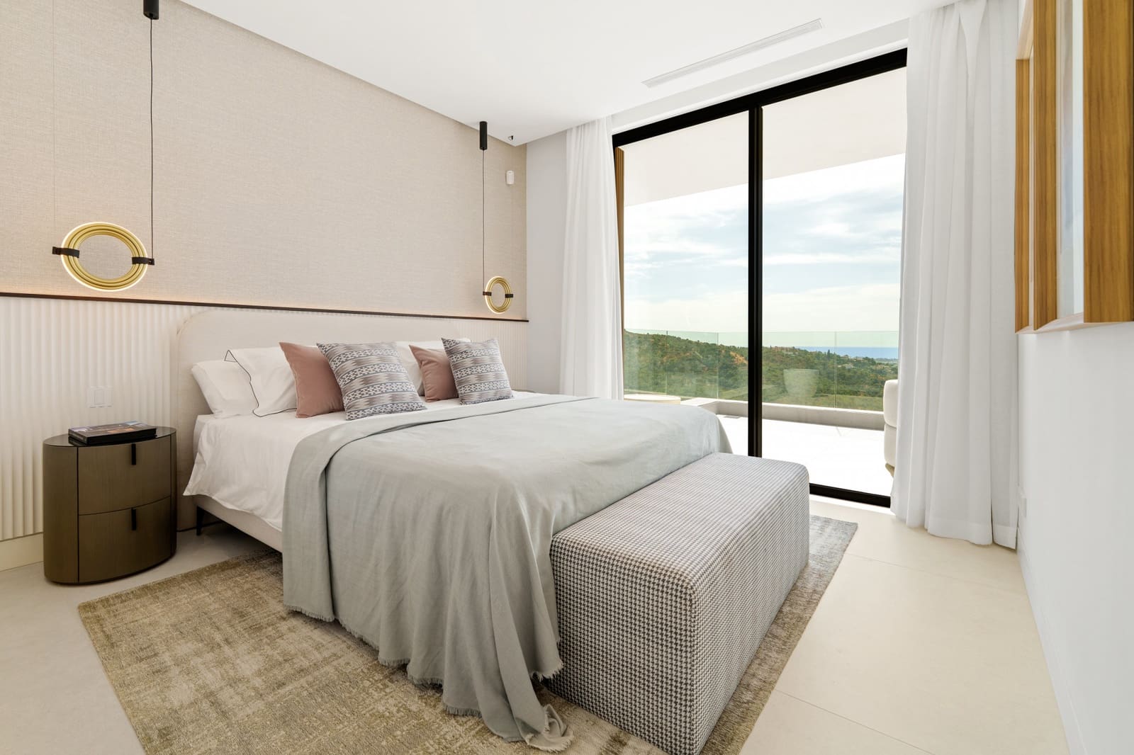 6 bedroom Villa for sale in La Quinta with pool garage - € 7,450,000 (Ref: 9585985)