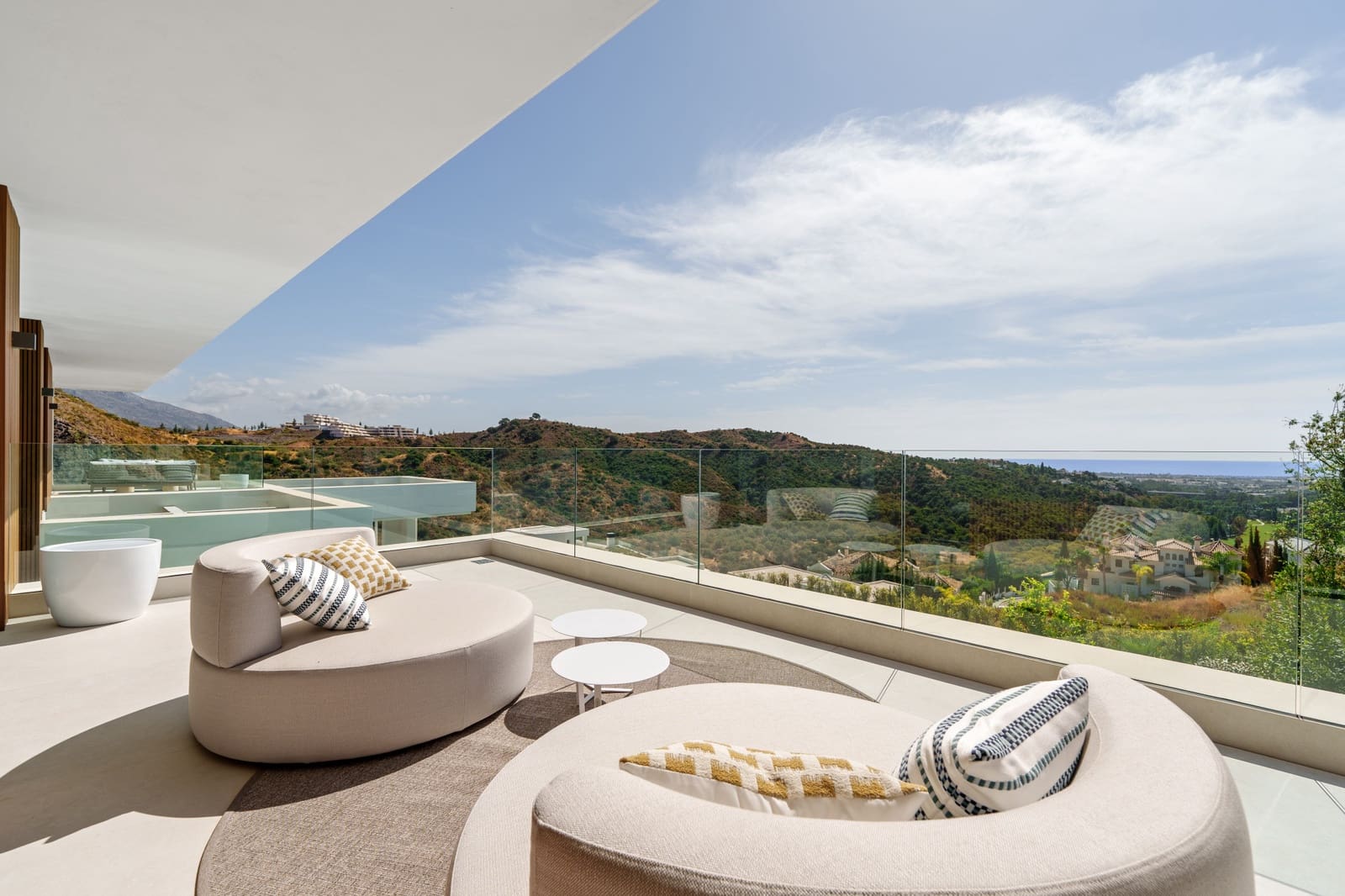 6 bedroom Villa for sale in La Quinta with pool garage - € 7,450,000 (Ref: 9585985)