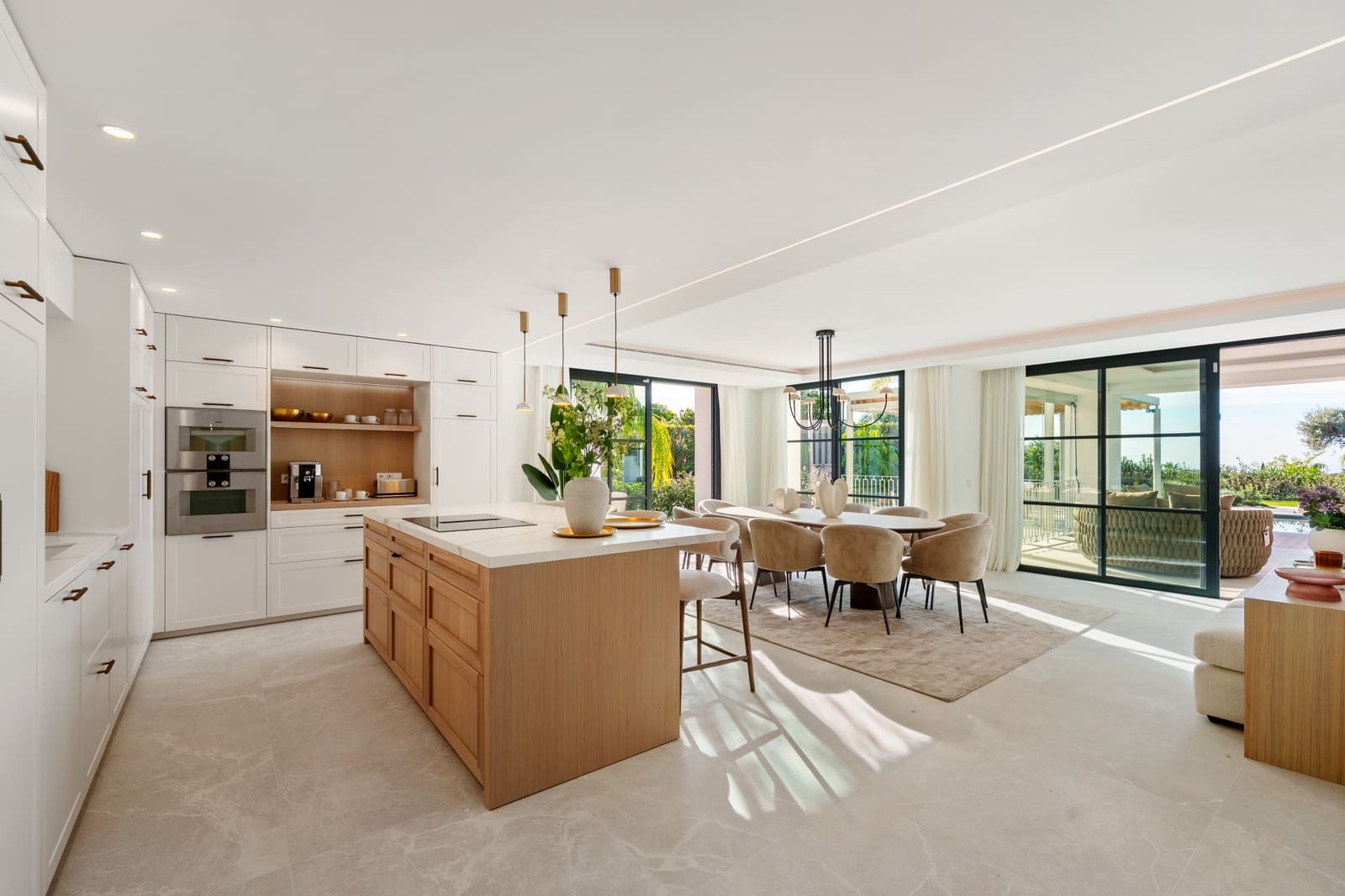 5 soverom Villa til salgs i La Quinta med svømmebasseng garasje - € 6 250 000 (Ref: 9585986)