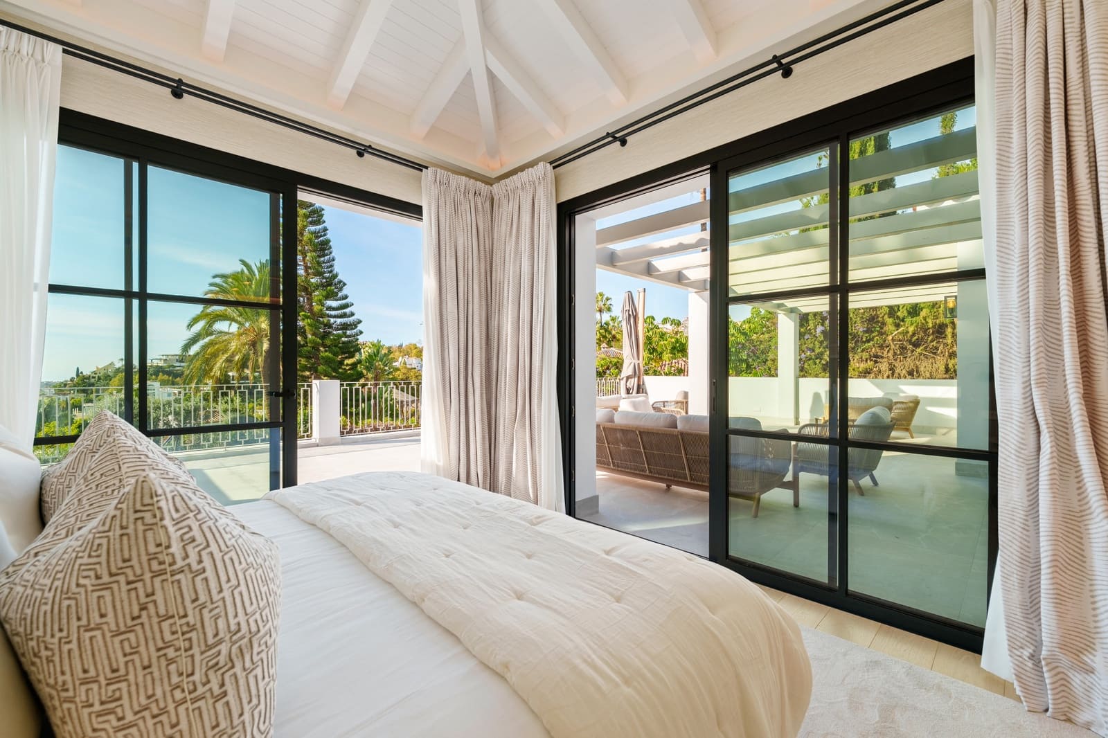 5 soverom Villa til salgs i La Quinta med svømmebasseng garasje - € 6 250 000 (Ref: 9585986)