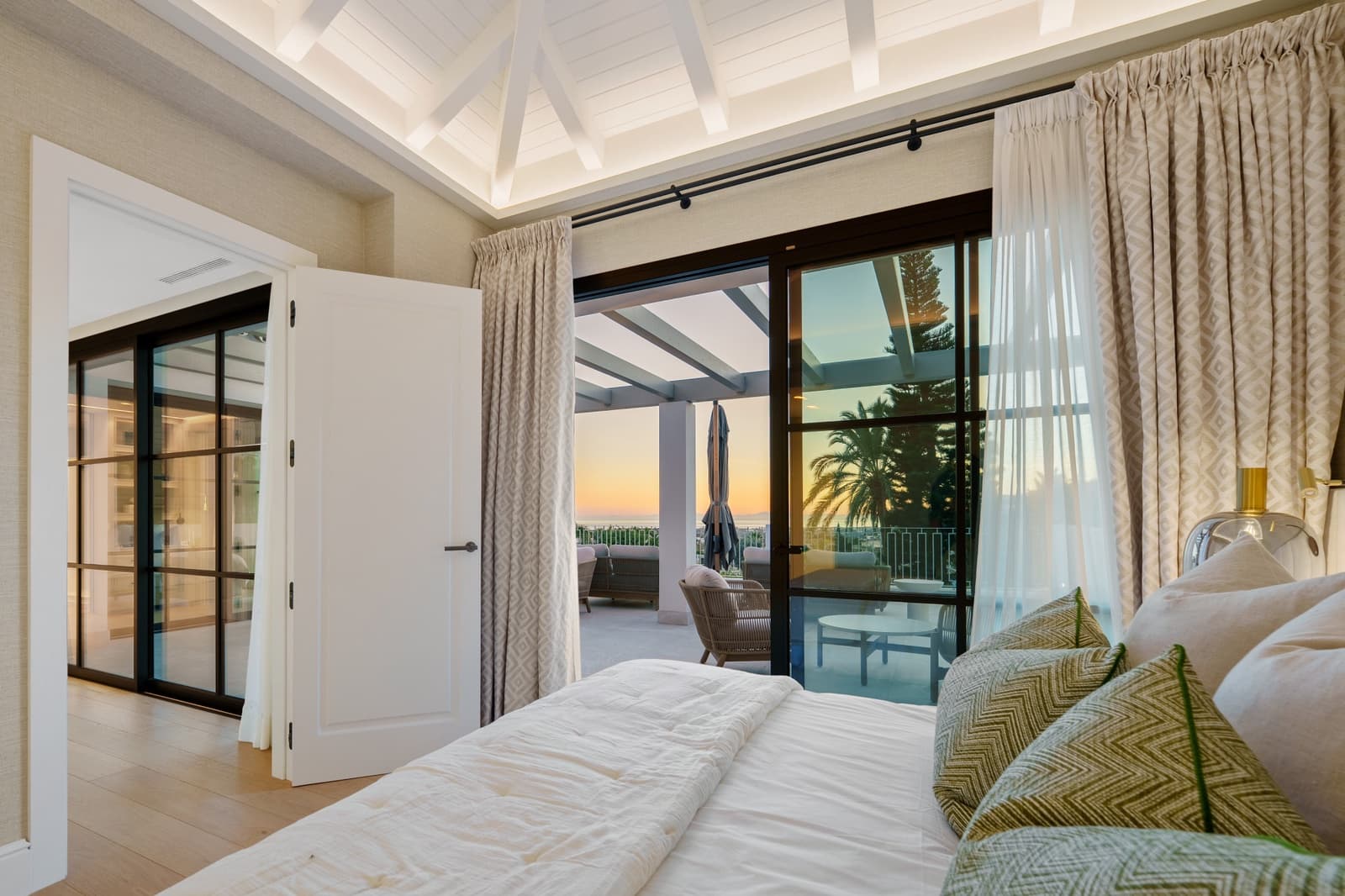 5 soverom Villa til salgs i La Quinta med svømmebasseng garasje - € 6 250 000 (Ref: 9585986)