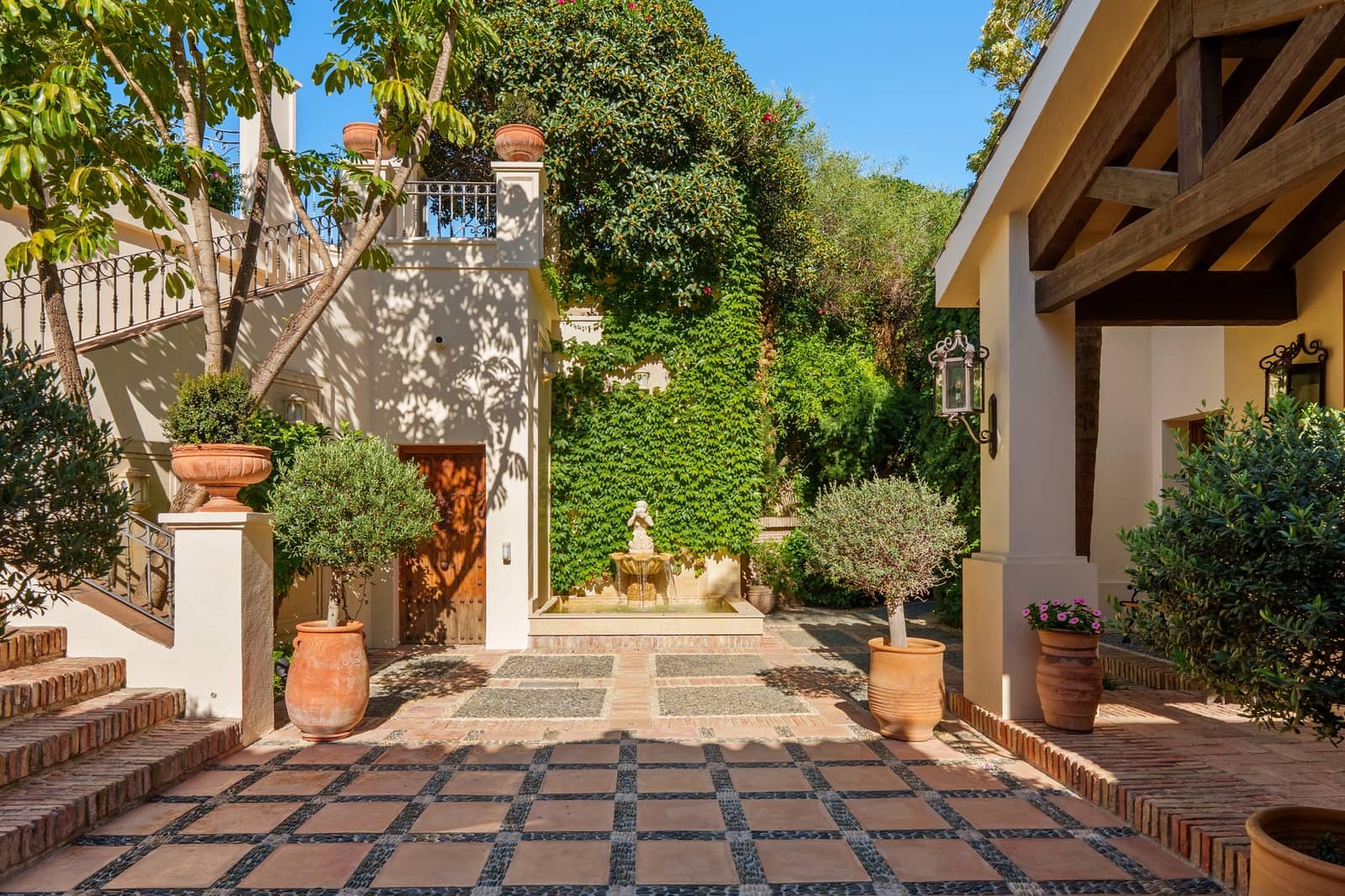 6 sypialnia Willa na sprzedaż w Marbella z basenem garażem - 8 950 000 € (Ref: 9585987)