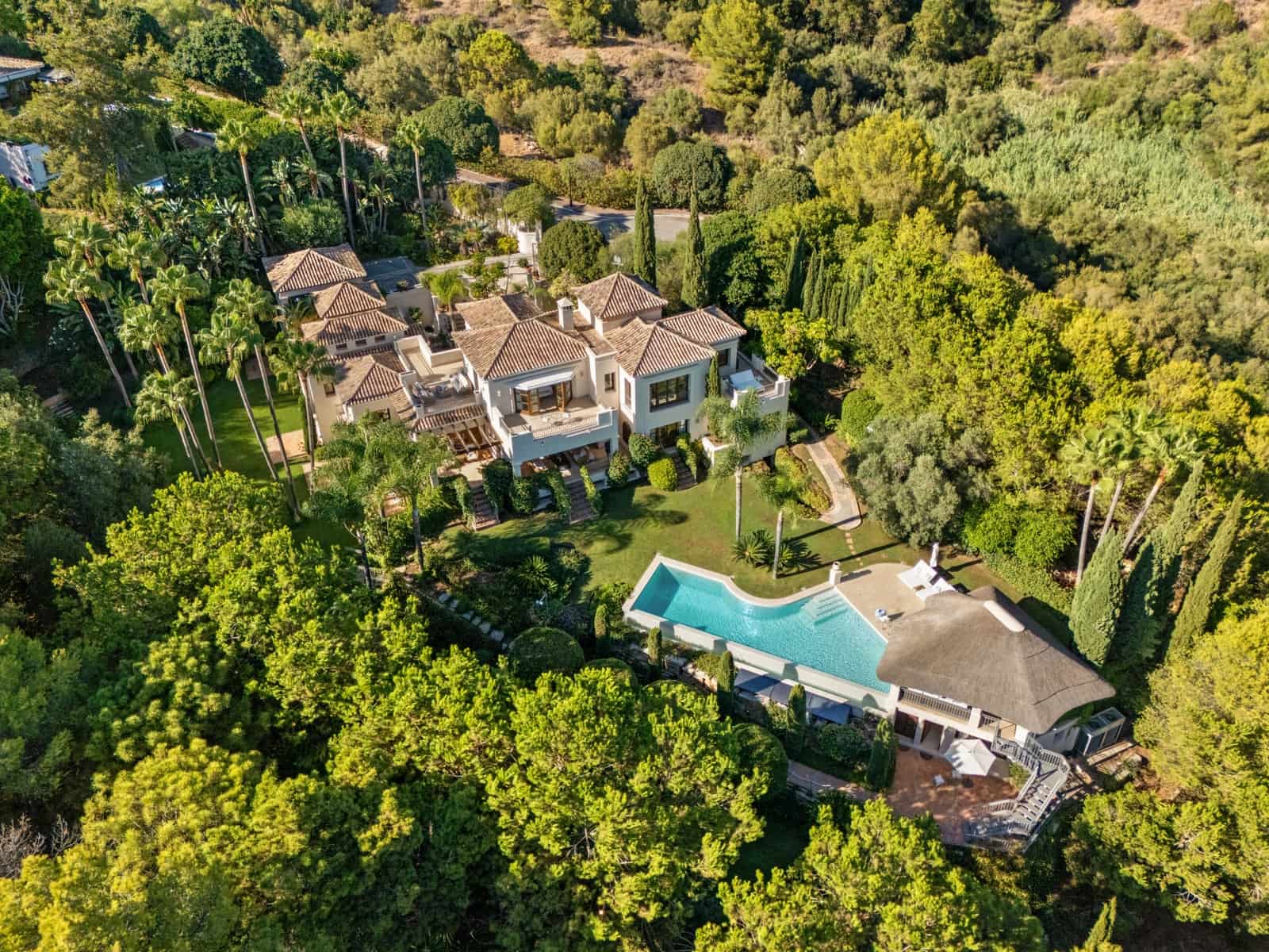 6 sypialnia Willa na sprzedaż w Marbella z basenem garażem - 8 950 000 € (Ref: 9585987)
