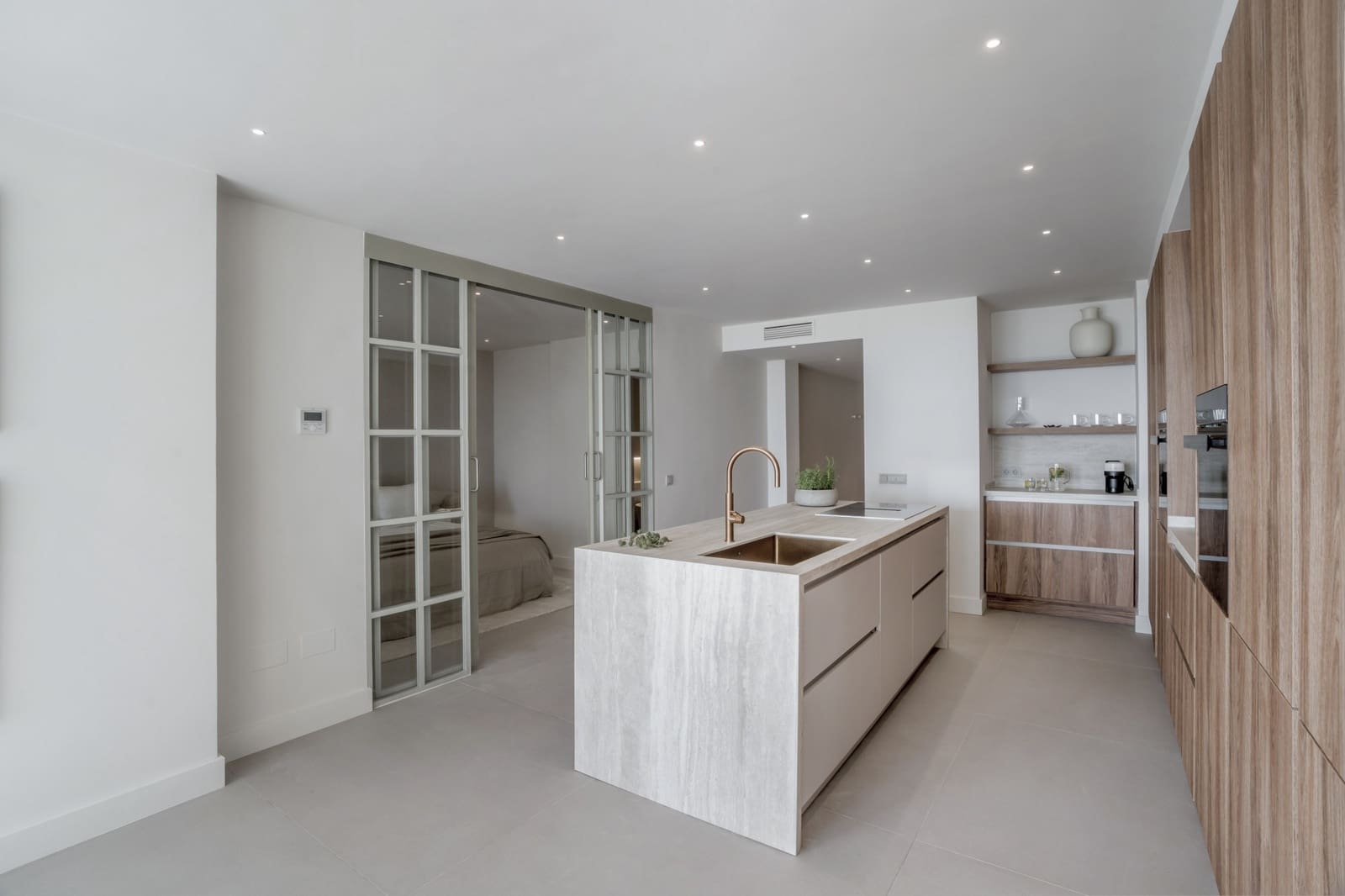 Apartamento de 3 habitaciones en Nueva Andalucia en venta con piscina garaje - 1.050.000 € (Ref: 9594809)