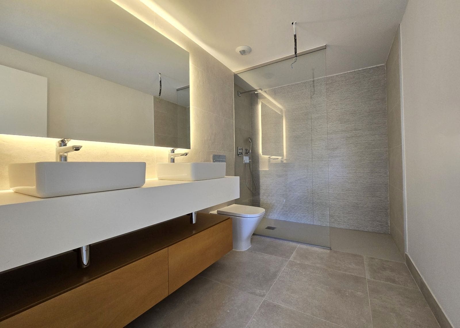 3 chambre Villa/Maison Semi-Mitoyenne à vendre à El Chaparral avec piscine garage - 695 000 € (Ref: 9598729)