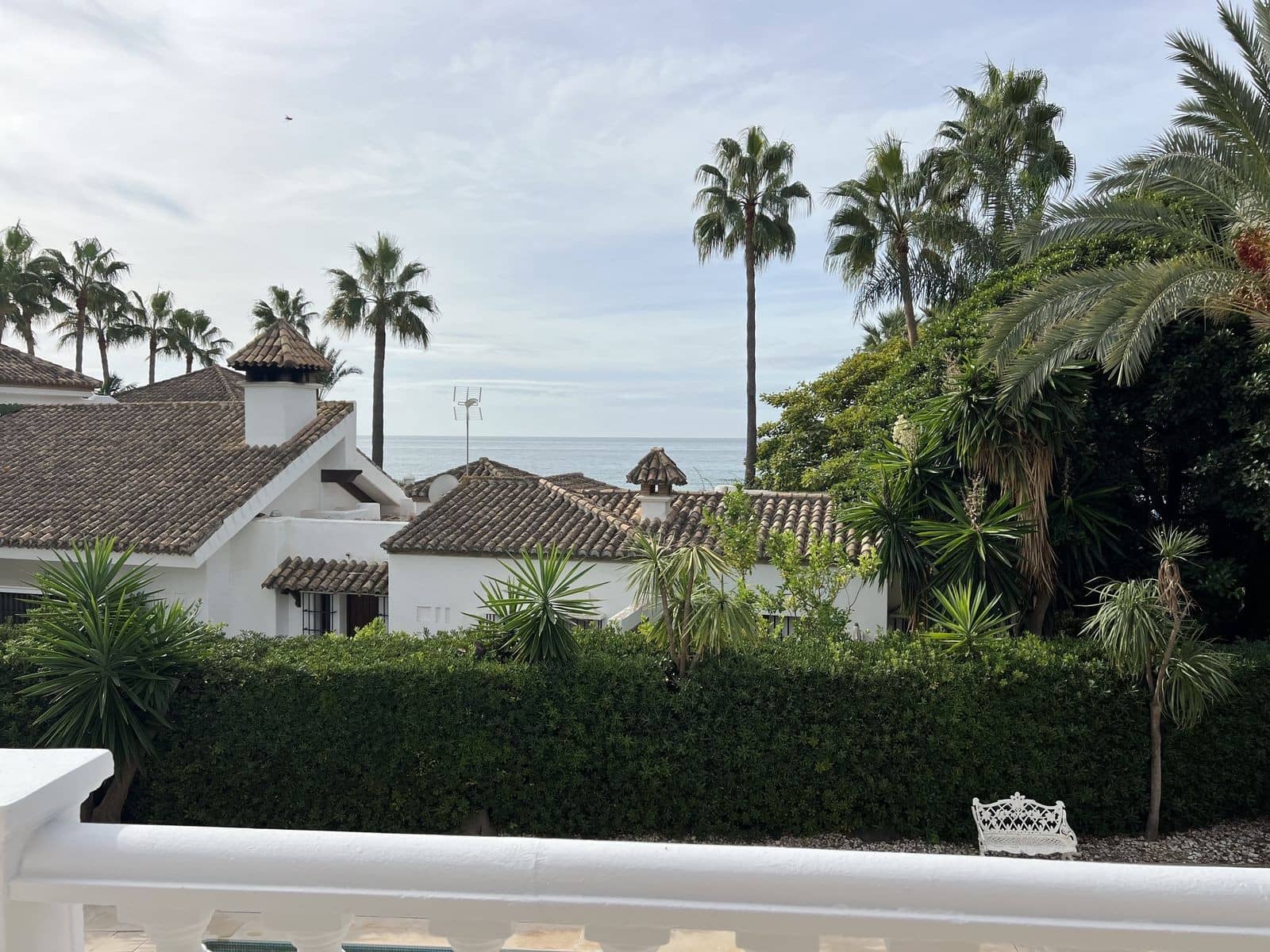 4 bedroom Villa for sale in Marbella with pool garage - € 3,995,000 (Ref: 9598730)