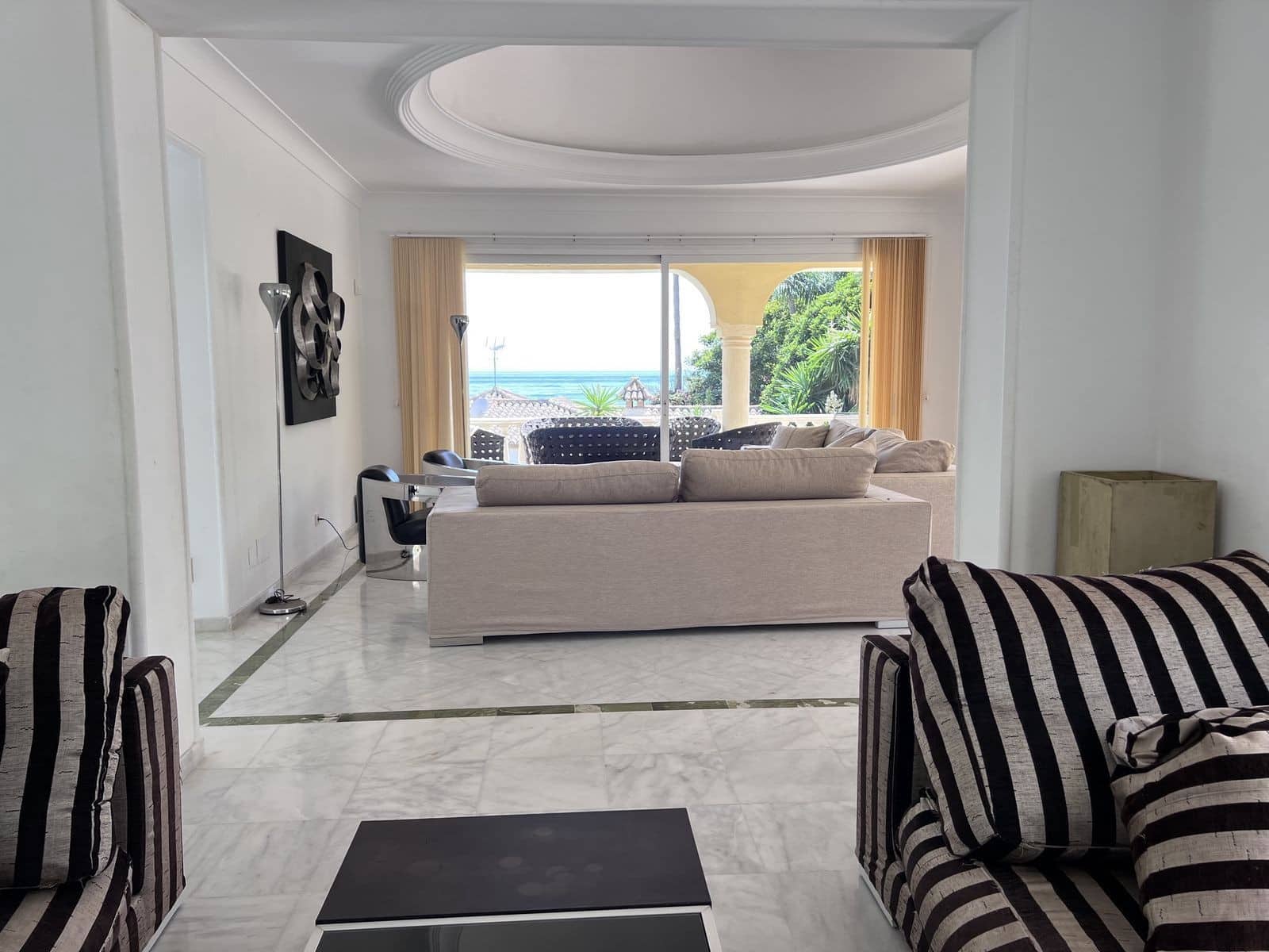 4 bedroom Villa for sale in Marbella with pool garage - € 3,995,000 (Ref: 9598730)