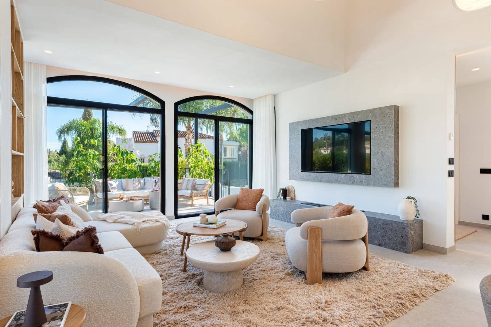 4 bedroom Villa for sale in Nueva Andalucia with pool garage - € 3,495,000 (Ref: 9598731)