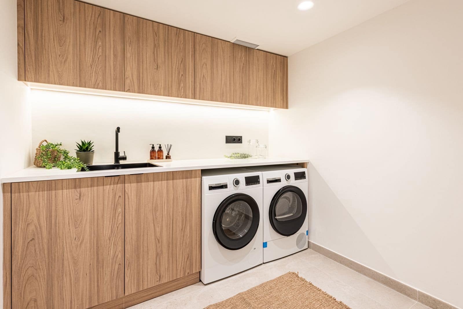 4 bedroom Villa for sale in Nueva Andalucia with pool garage - € 3,495,000 (Ref: 9598731)