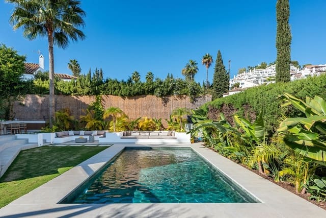 Chalet de 4 habitaciones en Nueva Andalucia, Marbella en venta con piscina garaje - 3.495.000 € (Ref: 9598731)