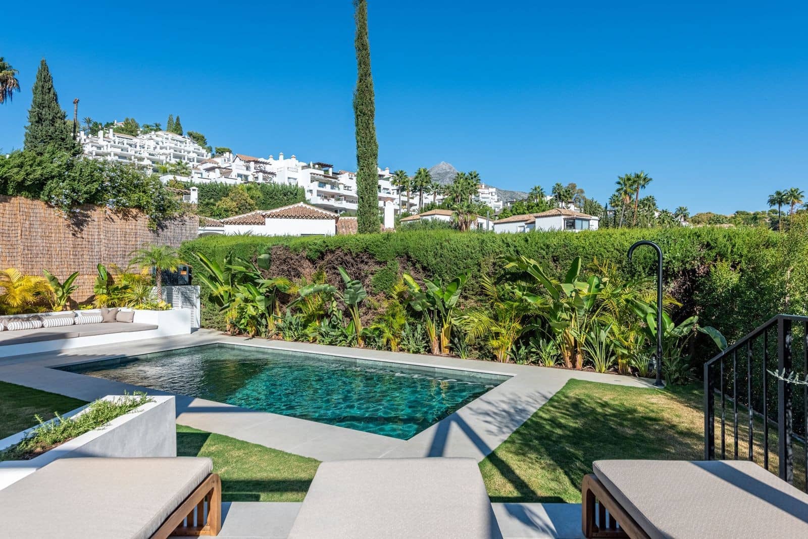 Chalet de 4 habitaciones en Nueva Andalucia en venta con piscina garaje - 3.495.000 € (Ref: 9598731)