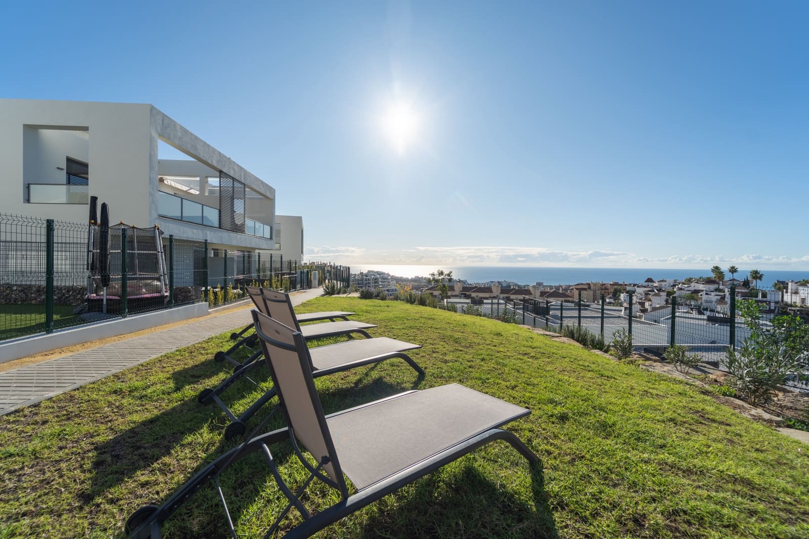 Pareado de 3 habitaciones en Riviera del Sol en venta con piscina garaje - 659.000 € (Ref: 9602588)