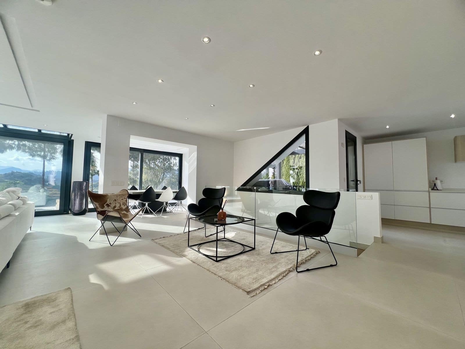 4 soveværelse Villa til salg i Nueva Andalucia med swimmingpool garage - € 2.790.000 (Ref: 9607639)