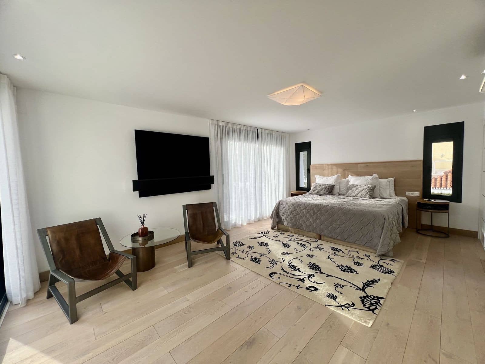 4 soveværelse Villa til salg i Nueva Andalucia med swimmingpool garage - € 2.790.000 (Ref: 9607639)