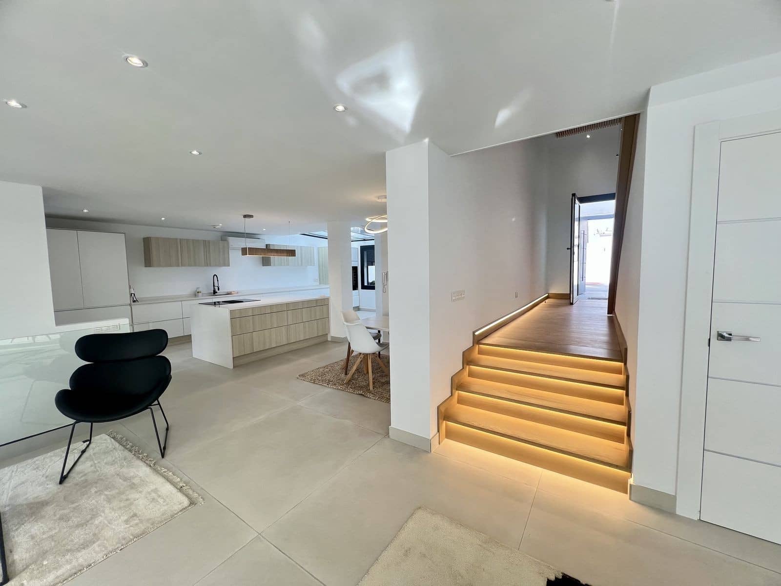 4 soveværelse Villa til salg i Nueva Andalucia med swimmingpool garage - € 2.790.000 (Ref: 9607639)