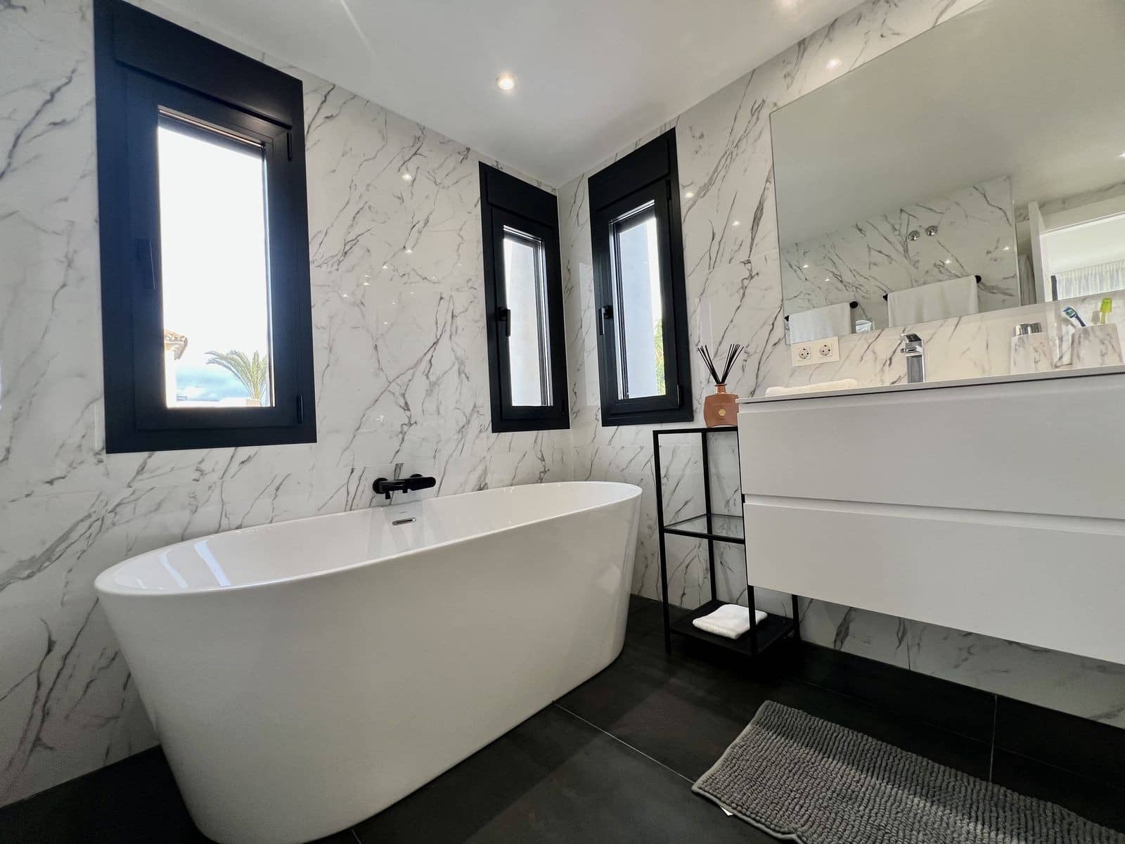 4 soveværelse Villa til salg i Nueva Andalucia med swimmingpool garage - € 2.790.000 (Ref: 9607639)