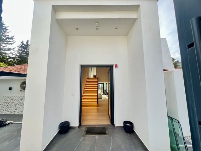 4 soveværelse Villa til salg i Nueva Andalucia, Marbella med swimmingpool garage - € 2.790.000 (Ref: 9607639)