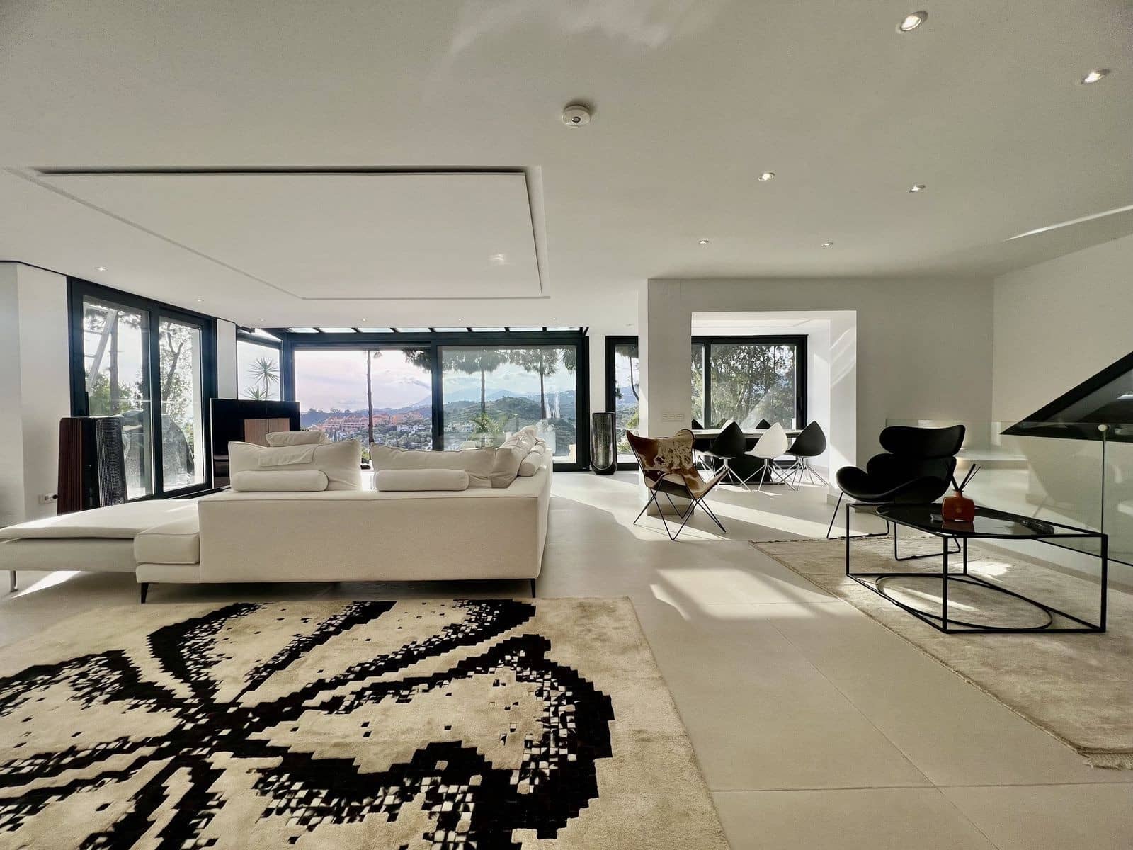 4 soveværelse Villa til salg i Nueva Andalucia med swimmingpool garage - € 2.790.000 (Ref: 9607639)