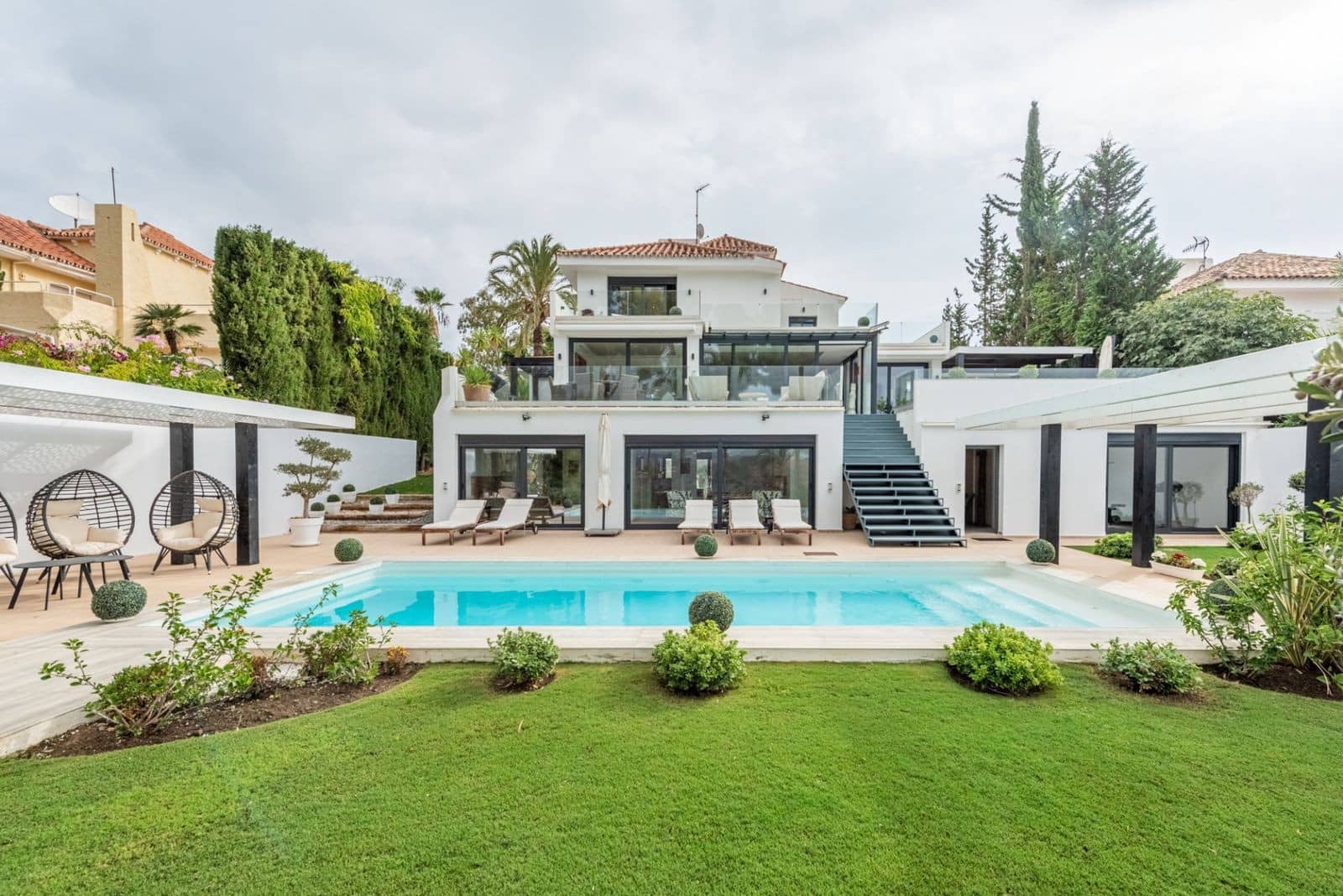 Chalet de 4 habitaciones en Nueva Andalucia en venta con piscina garaje - 2.790.000 € (Ref: 9607639)