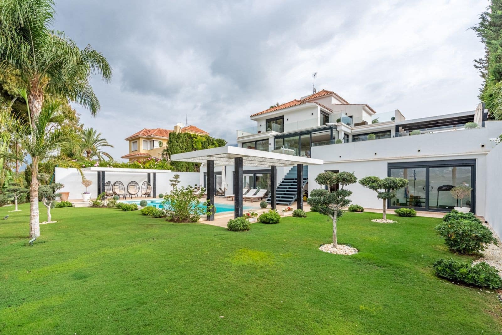 Chalet de 4 habitaciones en Nueva Andalucia en venta con piscina garaje - 2.790.000 € (Ref: 9607639)