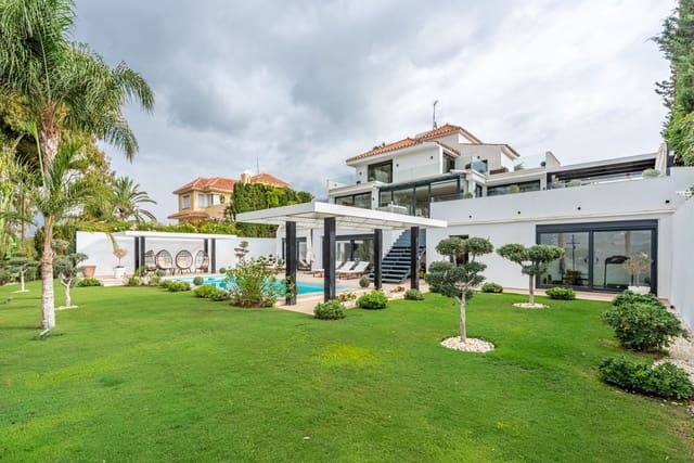 Chalet de 4 habitaciones en Nueva Andalucia, Marbella en venta con piscina garaje - 2.790.000 € (Ref: 9607639)