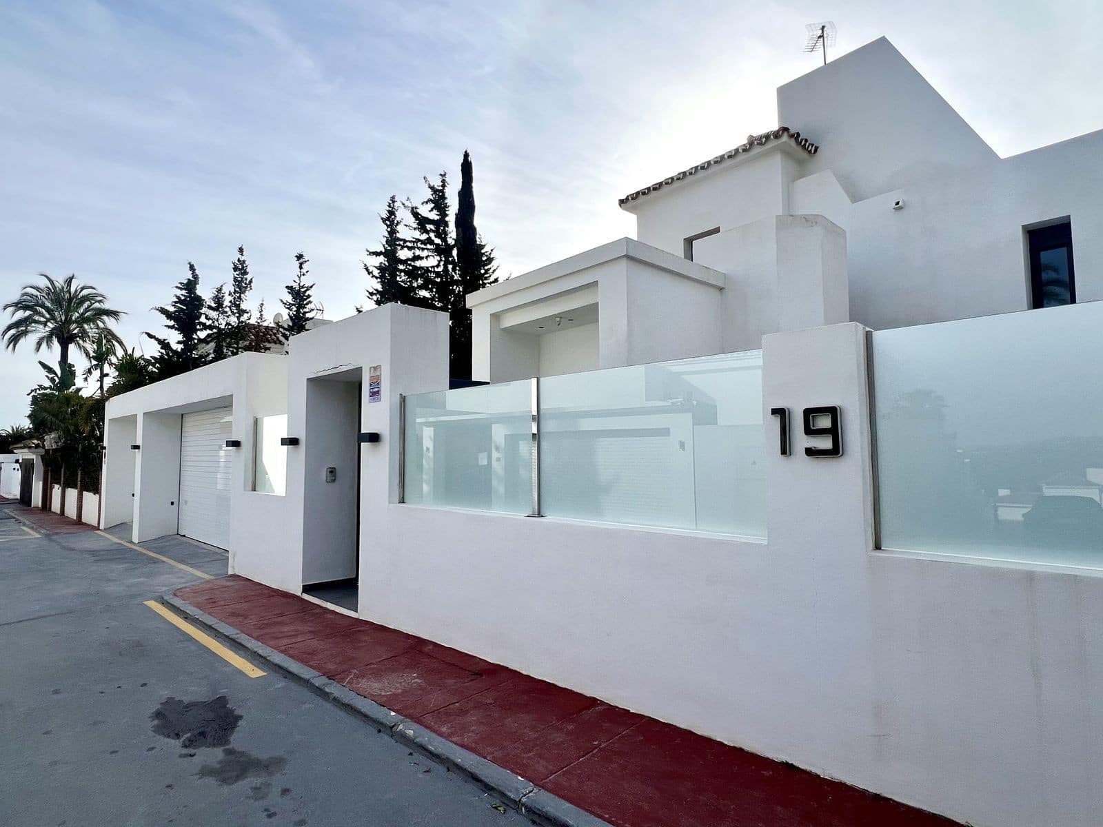 Chalet de 4 habitaciones en Nueva Andalucia en venta con piscina garaje - 2.790.000 € (Ref: 9607639)
