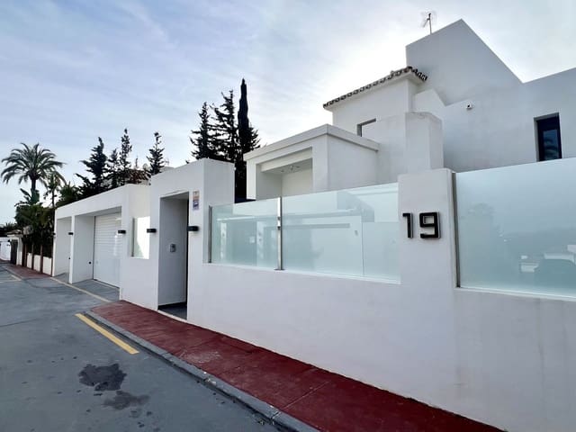 Chalet de 4 habitaciones en Nueva Andalucia, Marbella en venta con piscina garaje - 2.790.000 € (Ref: 9607639)