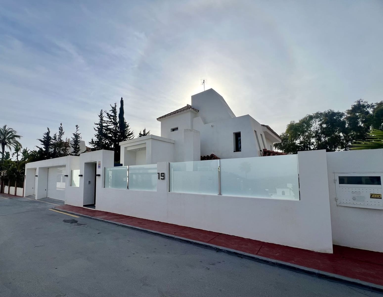 Chalet de 4 habitaciones en Nueva Andalucia en venta con piscina garaje - 2.790.000 € (Ref: 9607639)