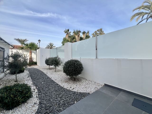Chalet de 4 habitaciones en Nueva Andalucia, Marbella en venta con piscina garaje - 2.790.000 € (Ref: 9607639)