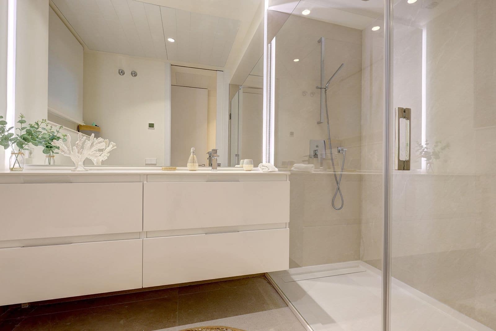 3 chambre Appartement à vendre à Estepona avec piscine garage - 2 150 000 € (Ref: 9607640)