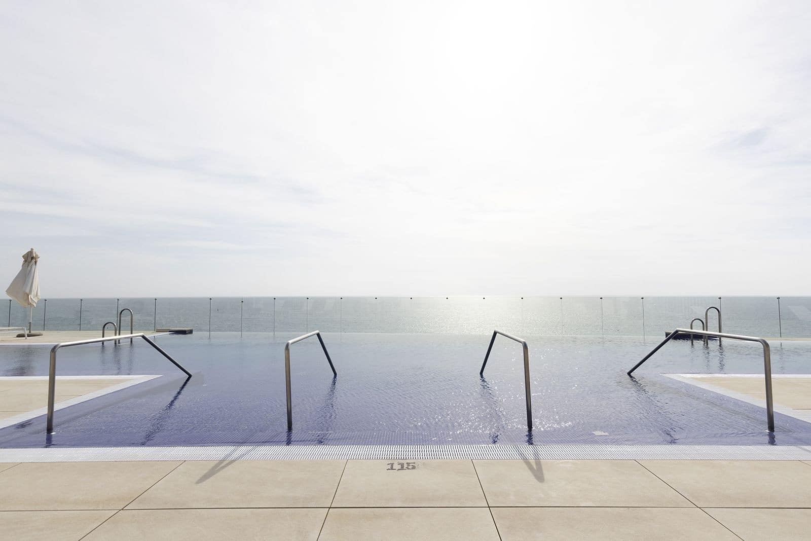 3 chambre Appartement à vendre à Estepona avec piscine garage - 2 150 000 € (Ref: 9607640)