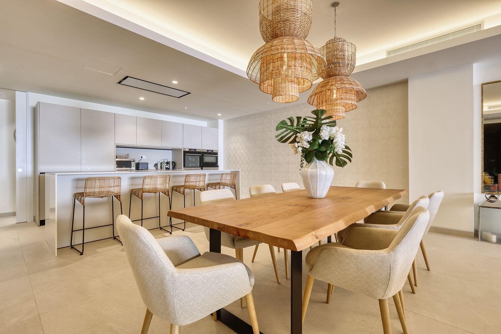 3 chambre Appartement à vendre à Estepona avec piscine garage - 2 150 000 € (Ref: 9607640)