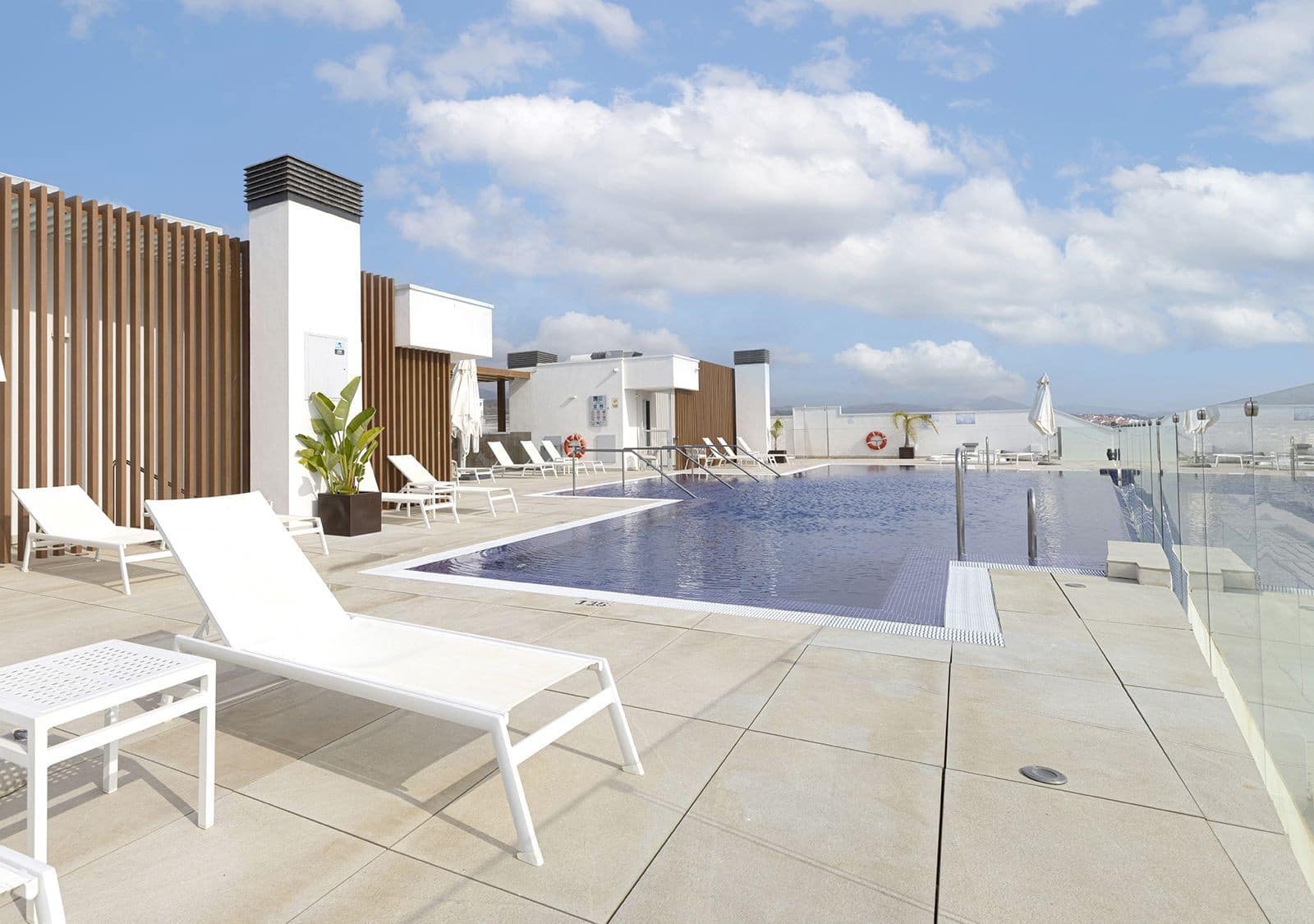 3 chambre Appartement à vendre à Estepona avec piscine garage - 2 150 000 € (Ref: 9607640)