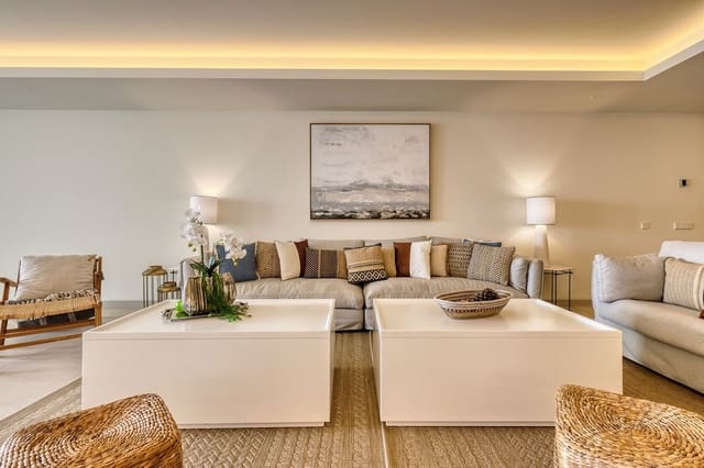 3 soverom Leilighet til salgs i Estepona med svømmebasseng garasje - € 2 150 000 (Ref: 9607640)