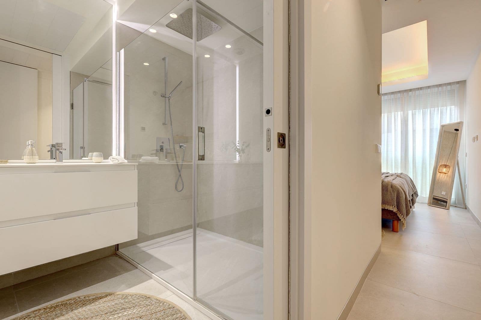3 bedroom Apartment for sale in Estepona with pool garage - € 2,150,000 (Ref: 9607640)