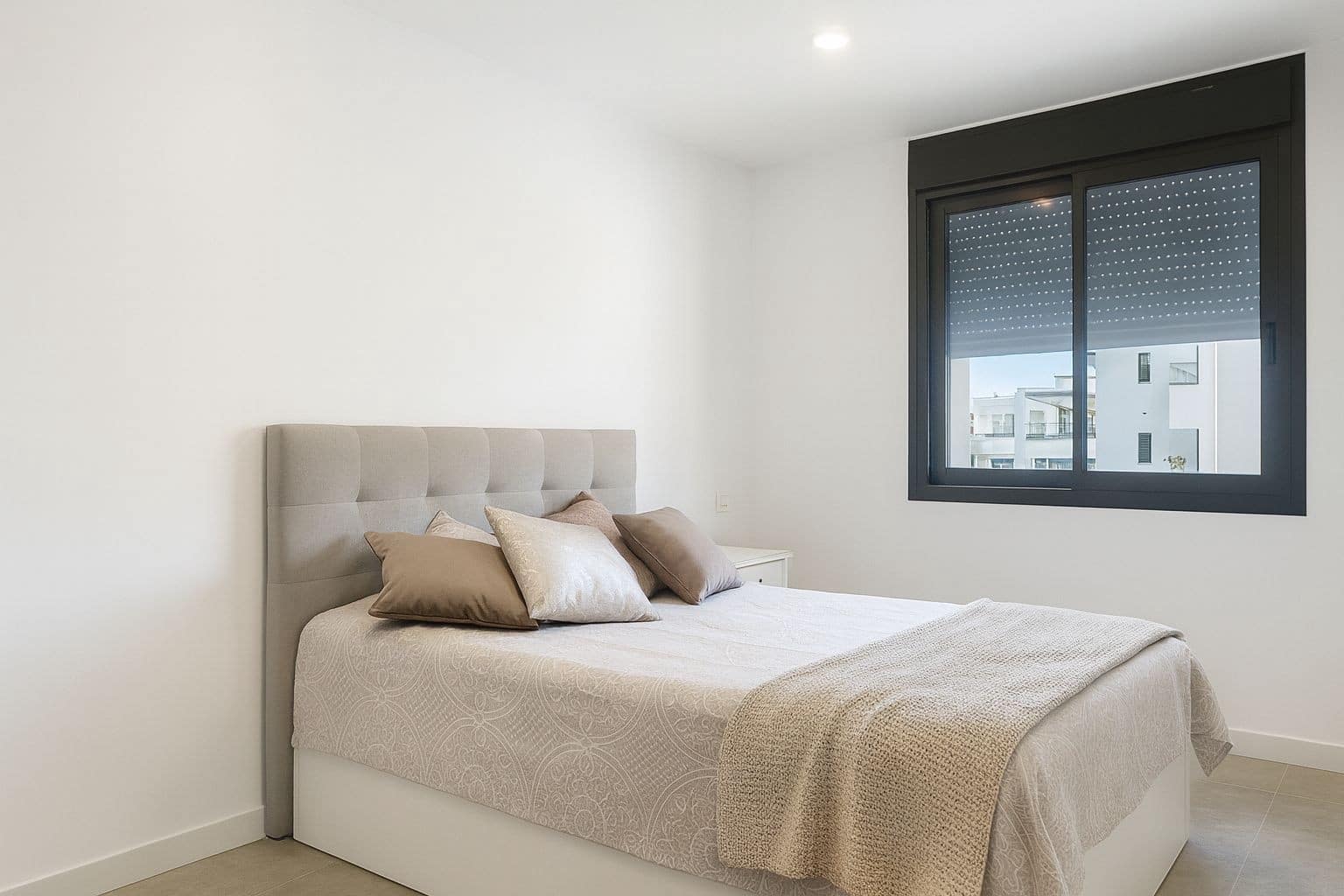 3 sypialnia Penthouse na sprzedaż w Estepona z basenem garażem - 799 000 € (Ref: 9607643)