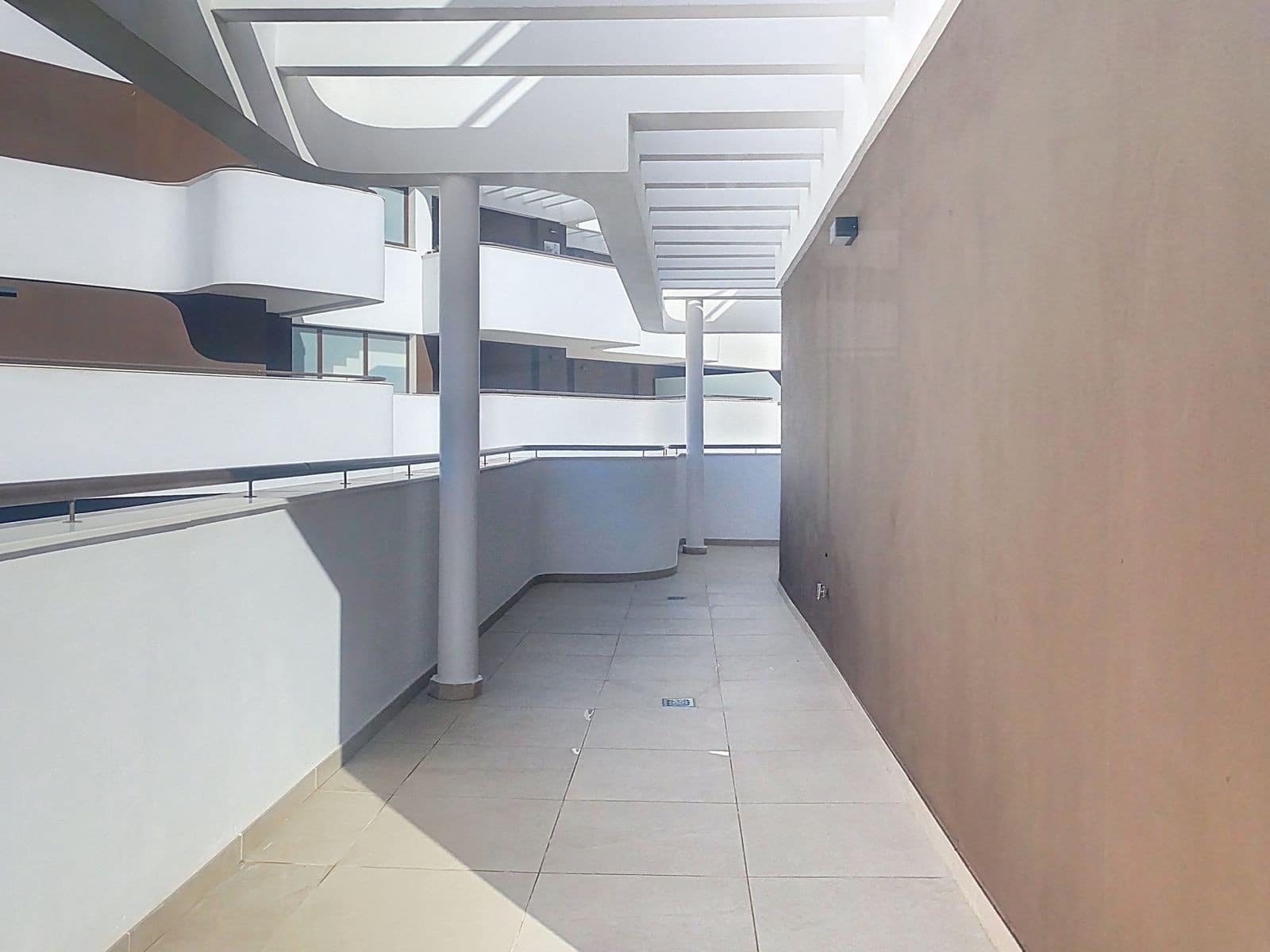 3 sypialnia Penthouse na sprzedaż w Estepona z basenem garażem - 799 000 € (Ref: 9607643)